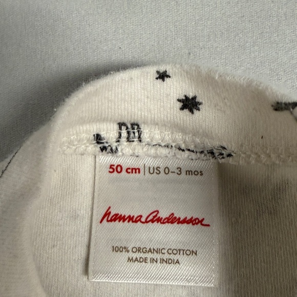 Hanna Andersson - White Onesie Sleeper with Black Stars & Unicorn design - Picture 2 of 4